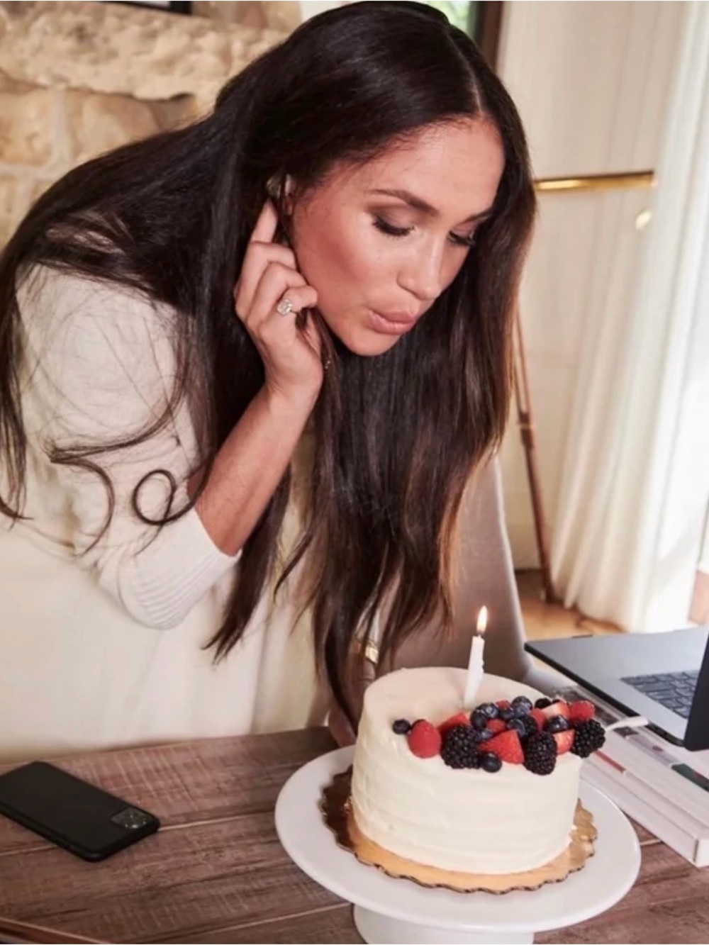 CO Essentials Cashmere Wool Snow Cream Cardigan Sweater ASO Meghan Markle